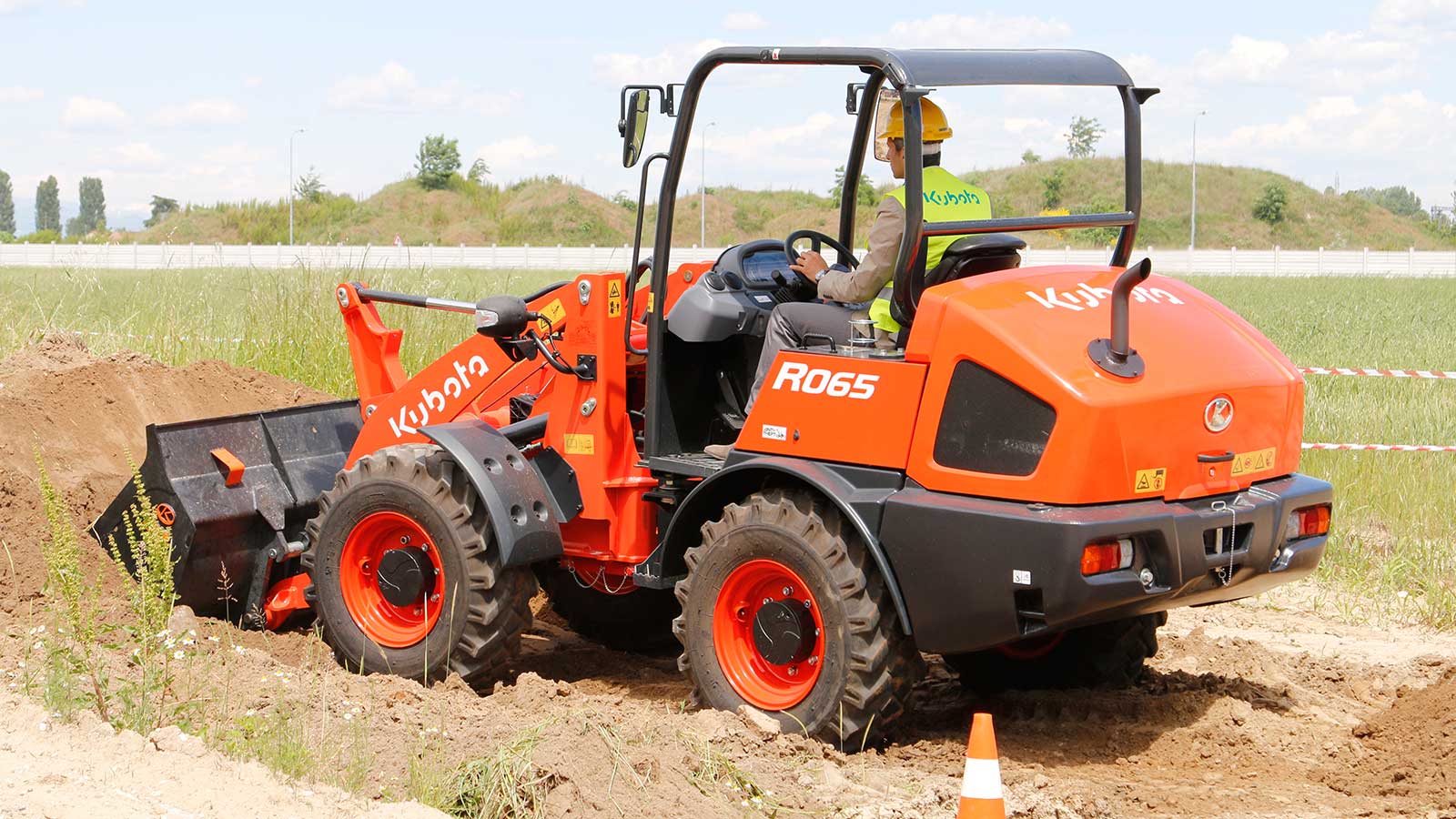 Kubota Belden Kırmalı Yükleyici